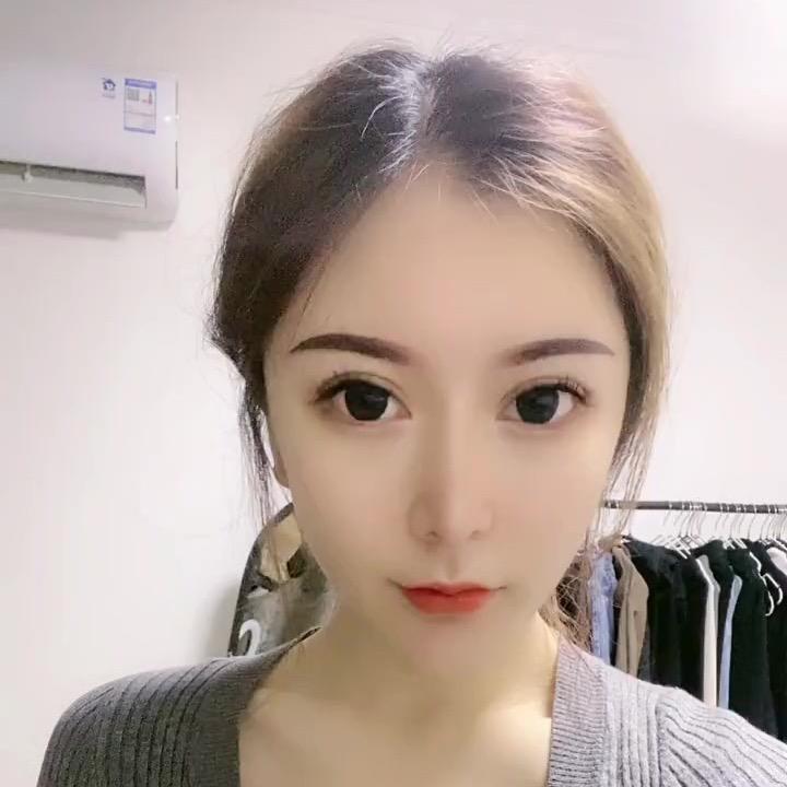 蓝蓝天空白云飘