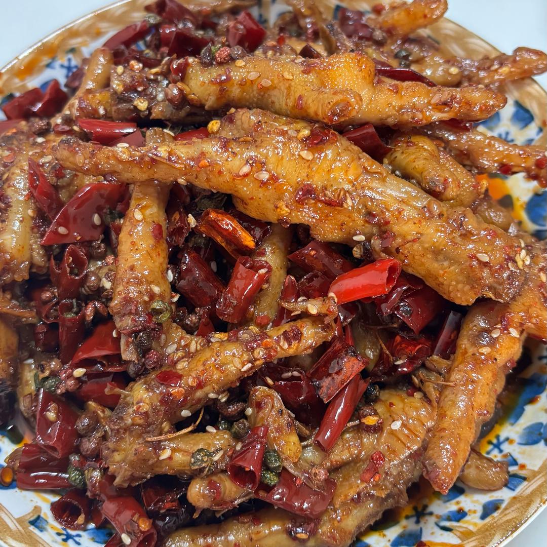 靓丽冷吃兔🐰