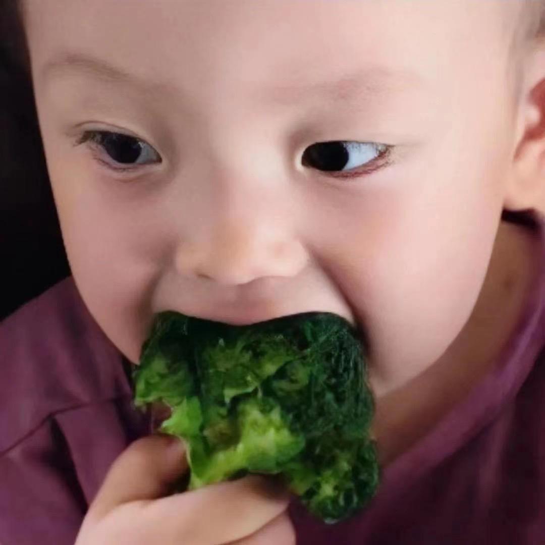 小何
