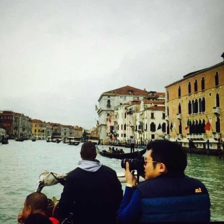 🌈流汗的大熊🌈