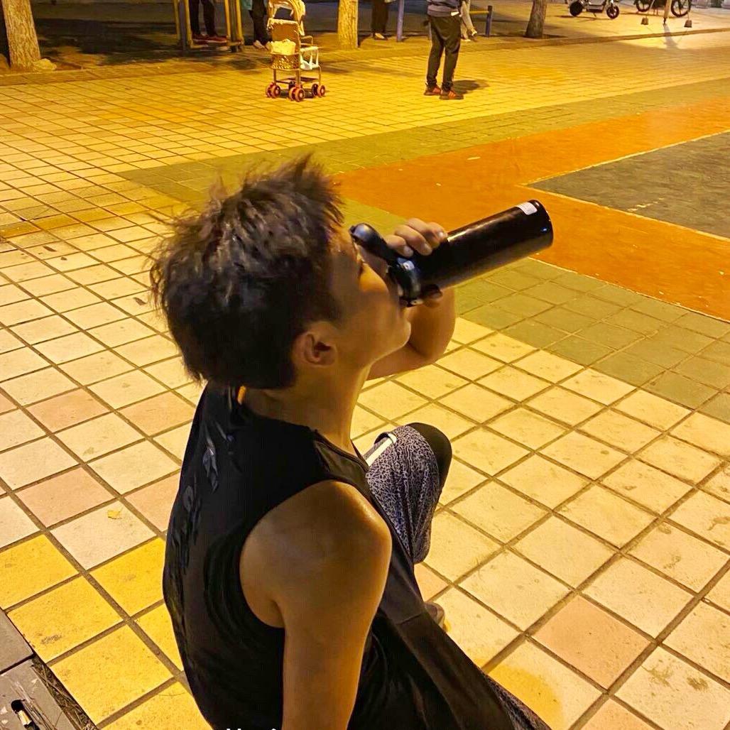 早日八块腹肌💦