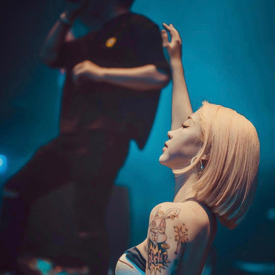 🌈国民W总🐳黑妮憨憨