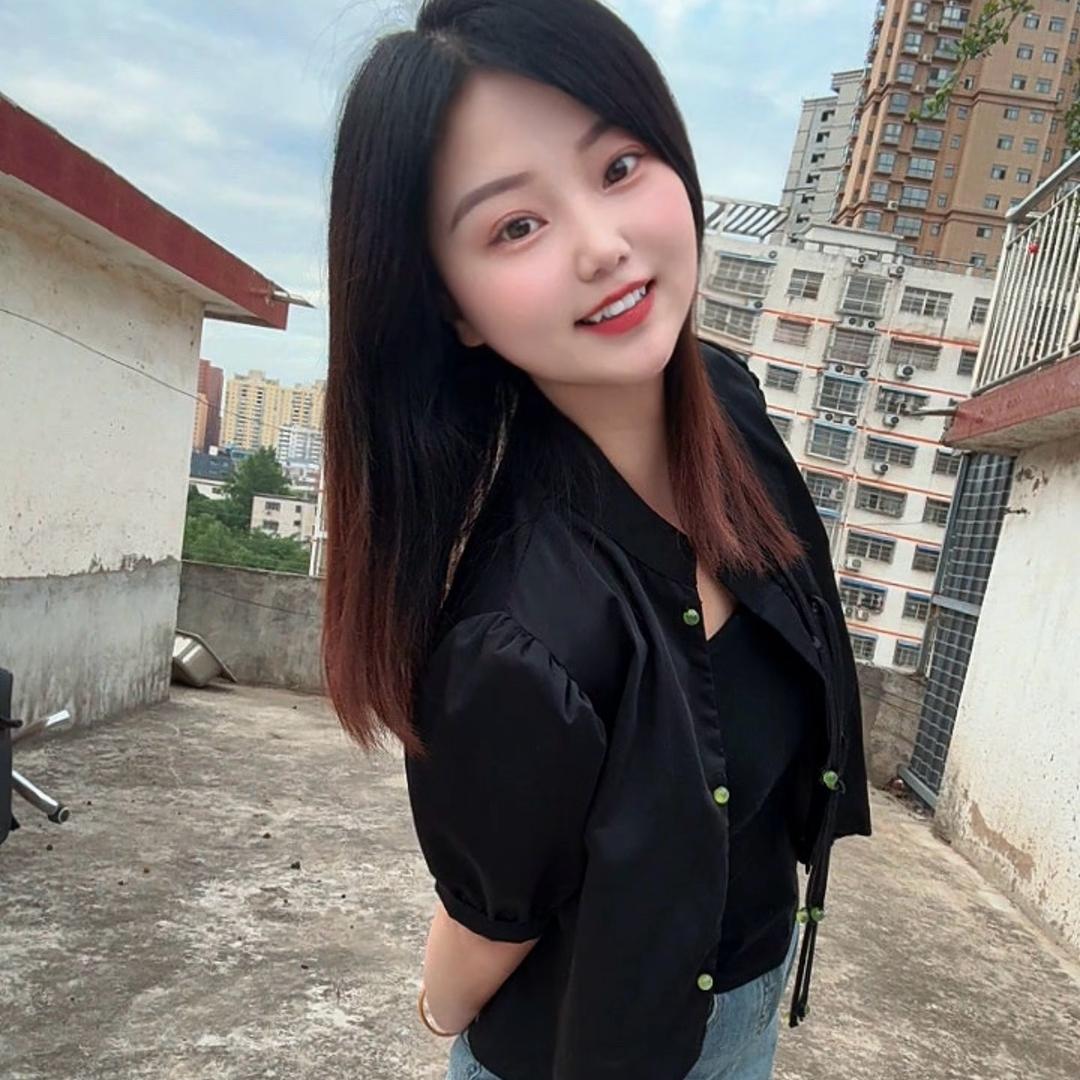 小虎牙甜甜