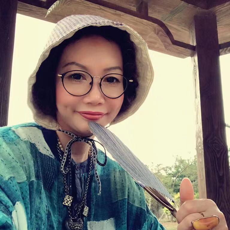 红布绿花朵 小姨