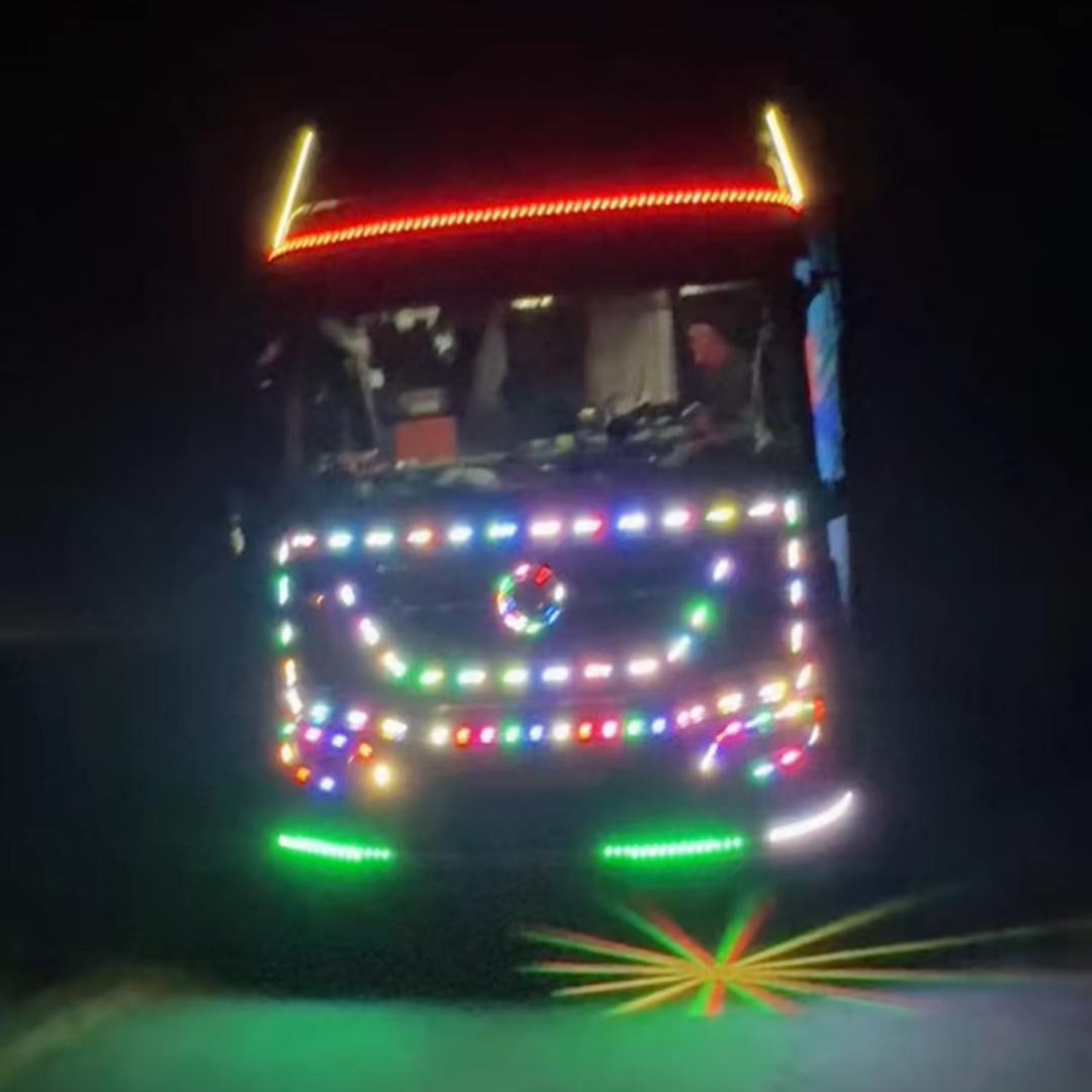 开货车的三三