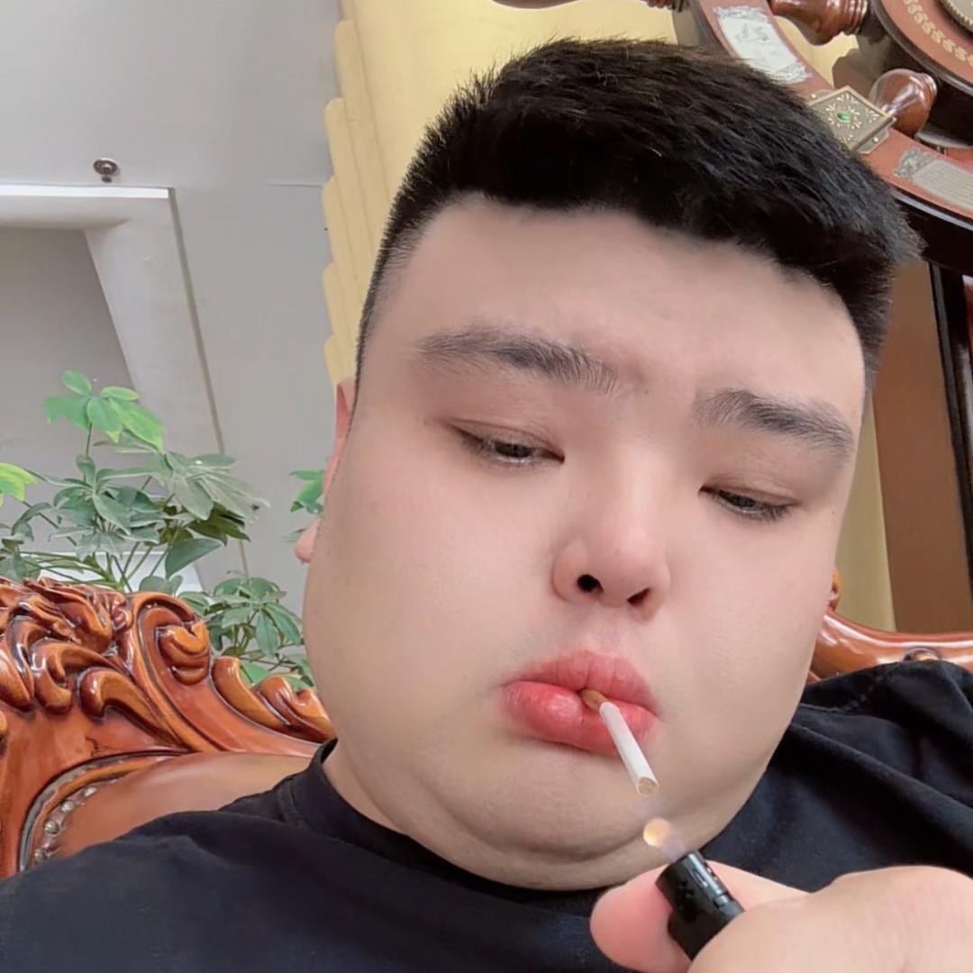 黎淼.
