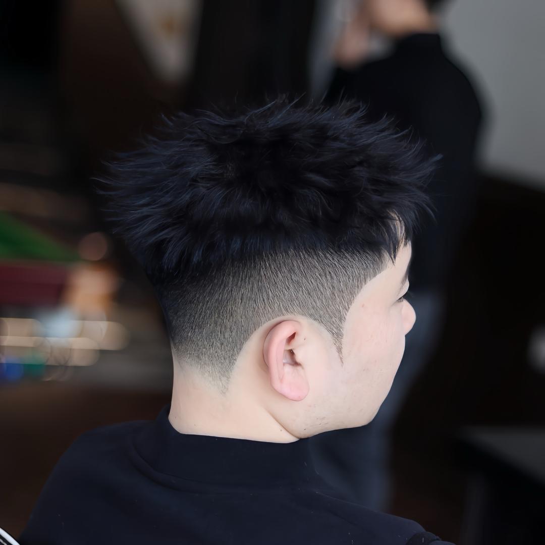 九襄罗先生男士理发馆杨茂
