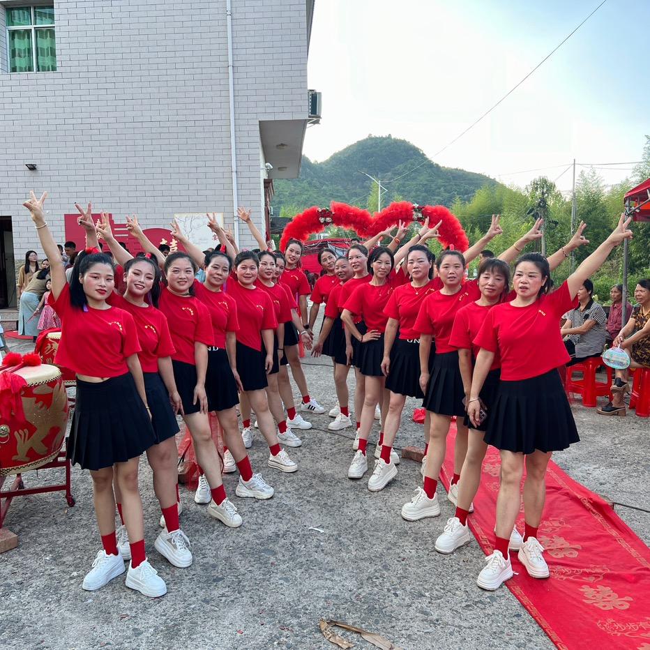 第一大花轿鼓舞团