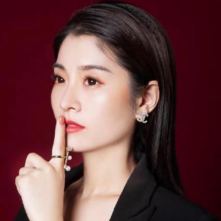 海莉 8.13日胜利组合红毯庆典.沃尔芬