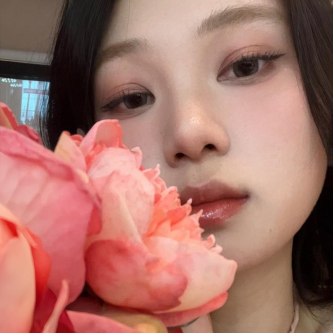 不知名美女静
