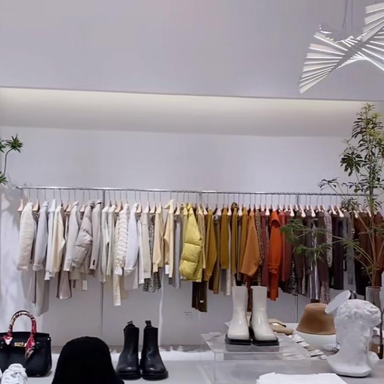 叮叮女装工厂店