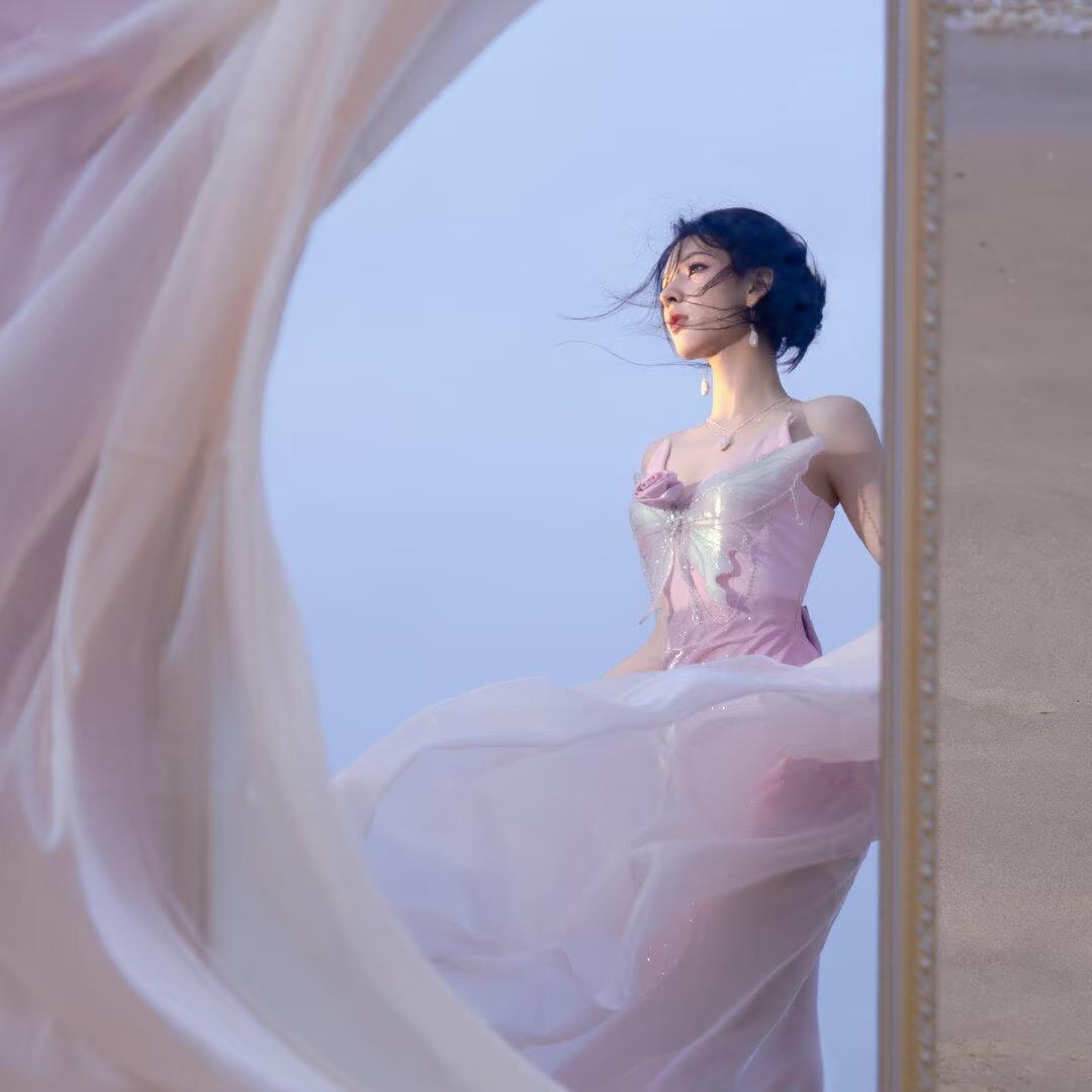 女摄7月📷 约拍看↑主页