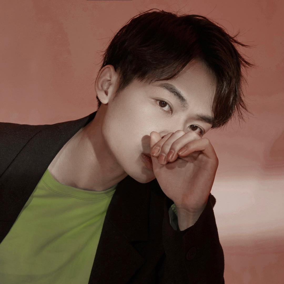 钦州专注烫发的托尼 林夕