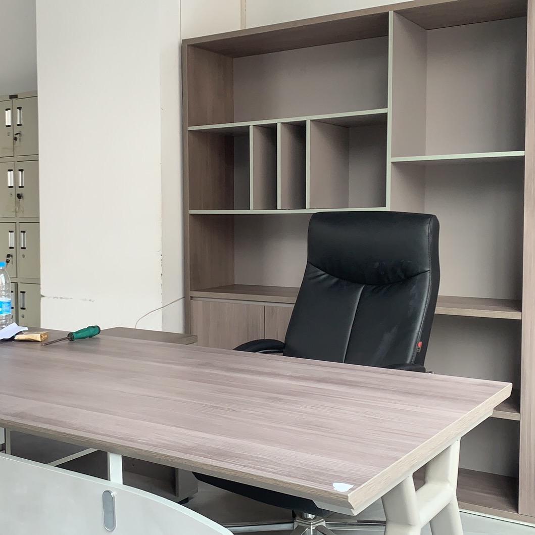 凌乱不堪的头发