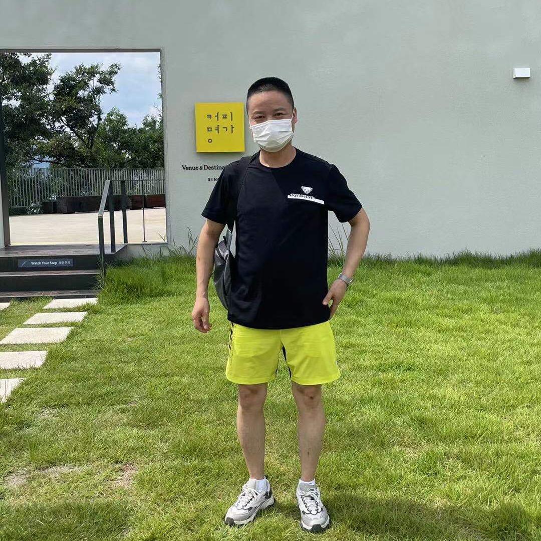 卖火柴的小男孩