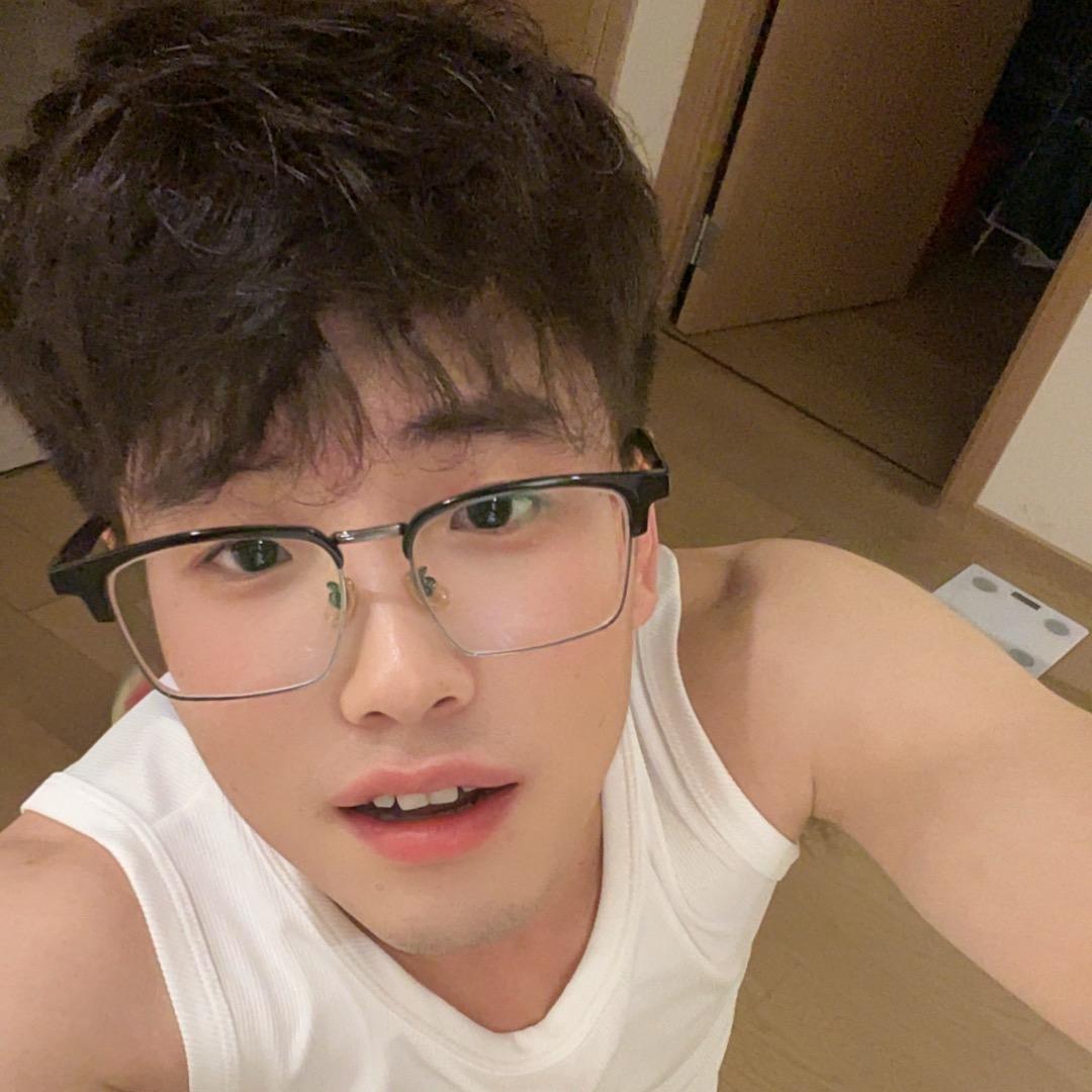 不高兴😠