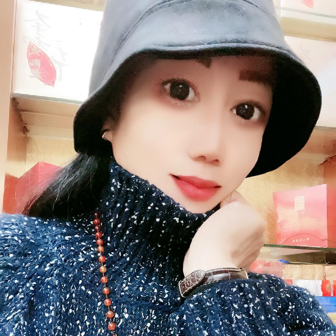 华华（70🐶）狮子座 ♌️