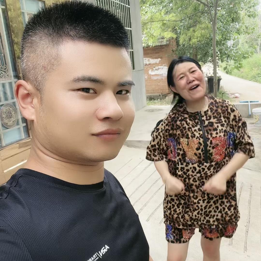 海口龙华芹伊优品百货商行