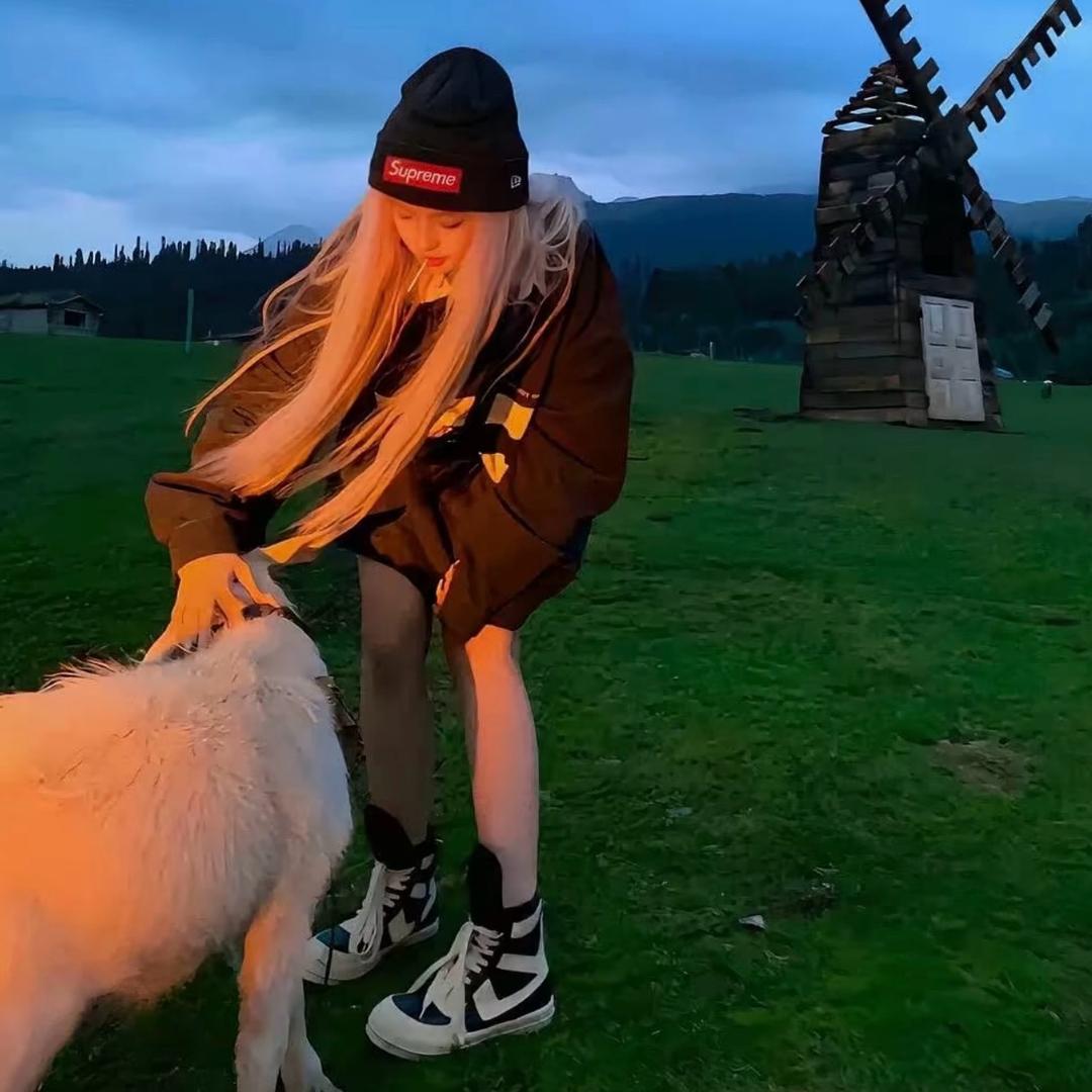 ❀