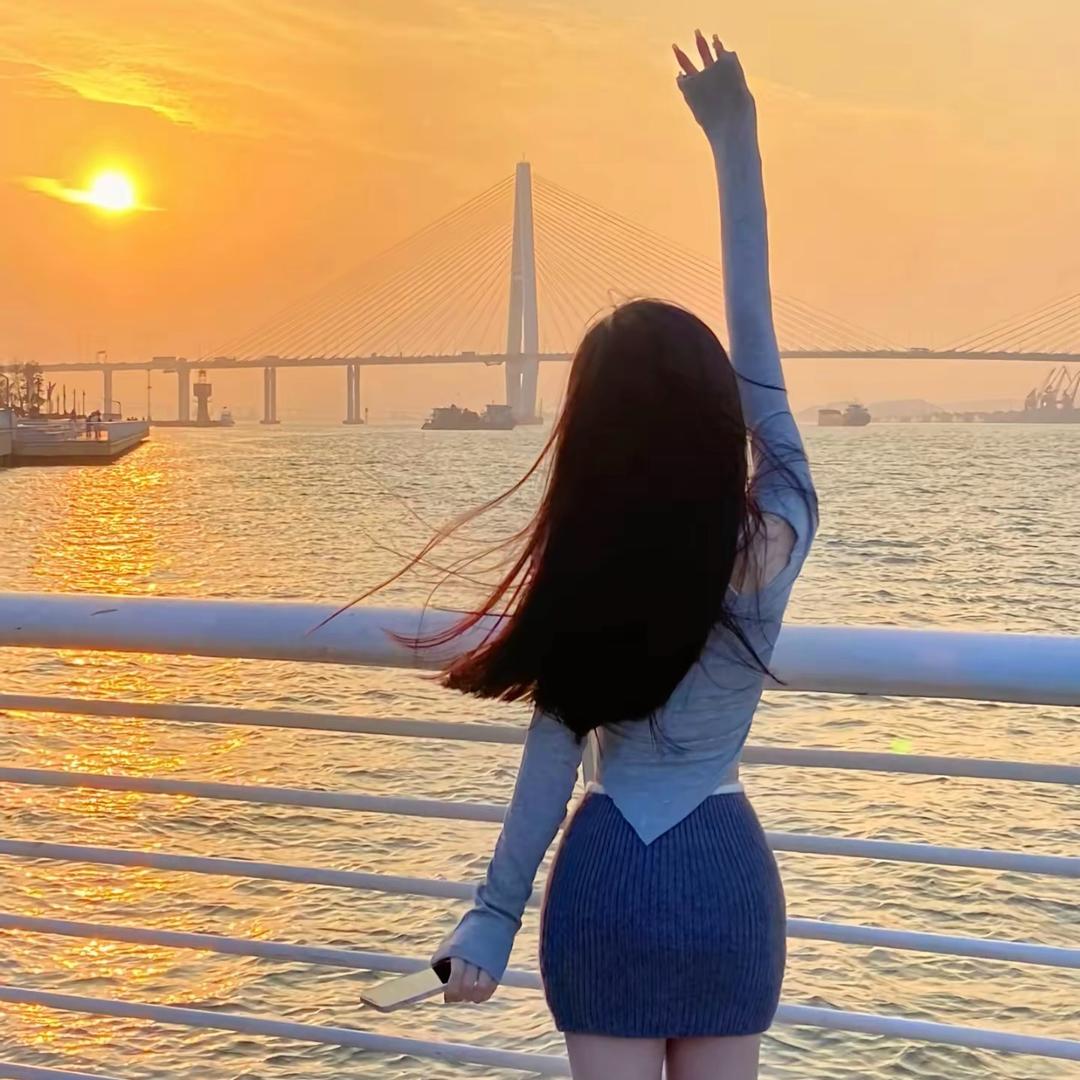 欣欣吖.