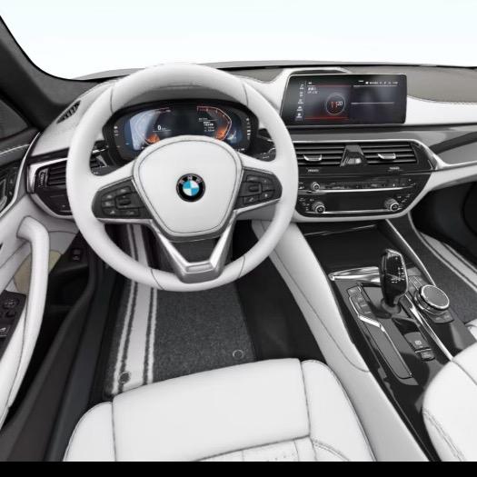 小楼一夜听春雨