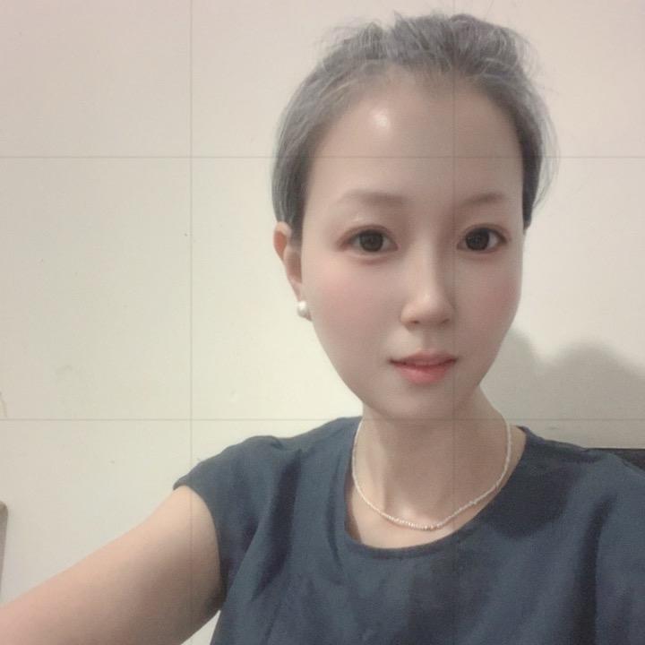 @佳 jia  小个子穿搭👗