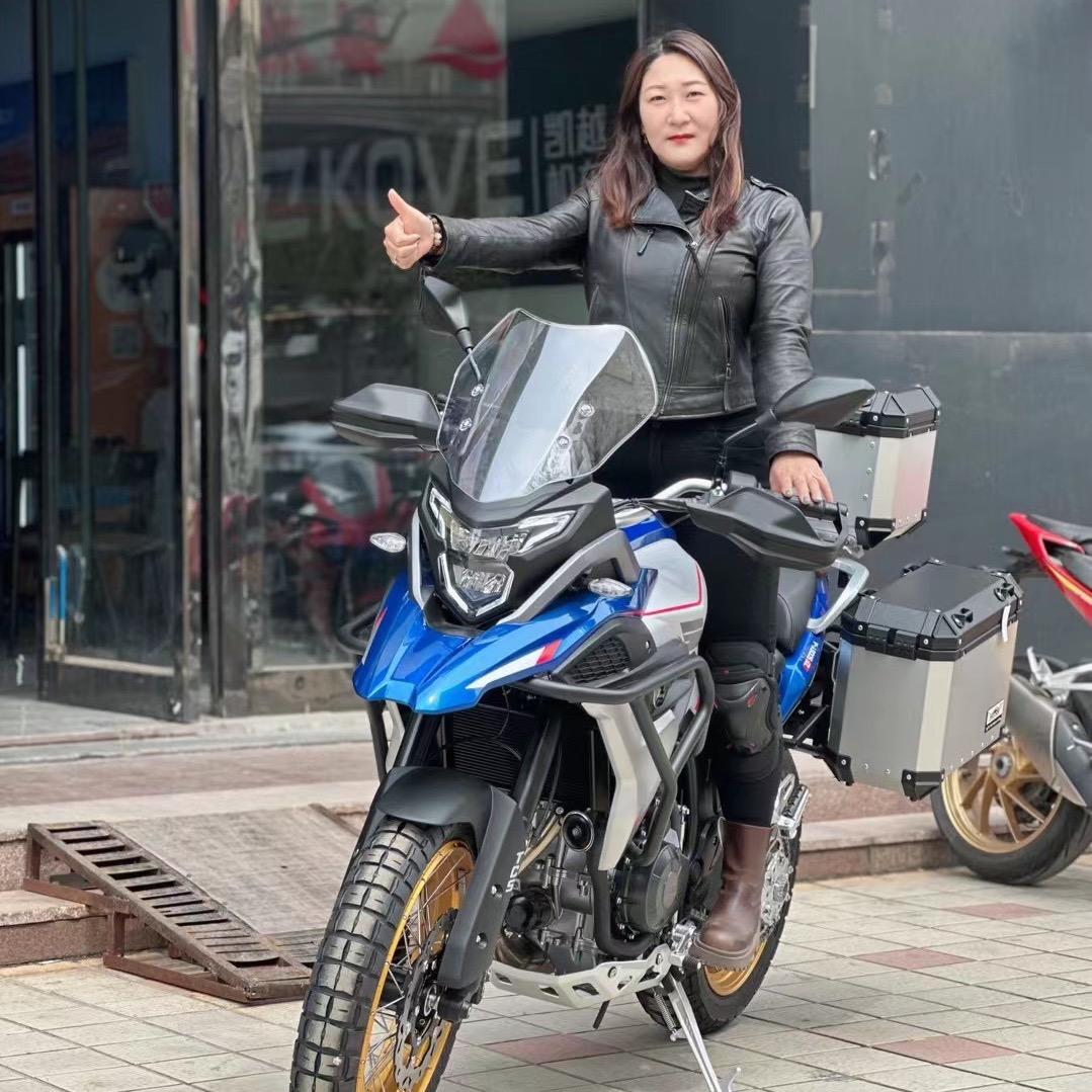 爱骑摩托的女摩头
