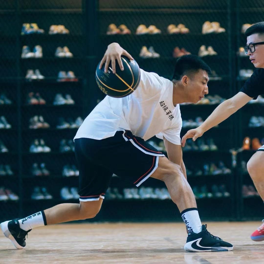 超级草根🏀王师傅@抖音