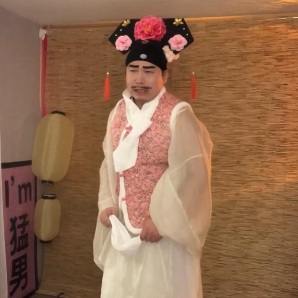 维多利亚卡裆肥白