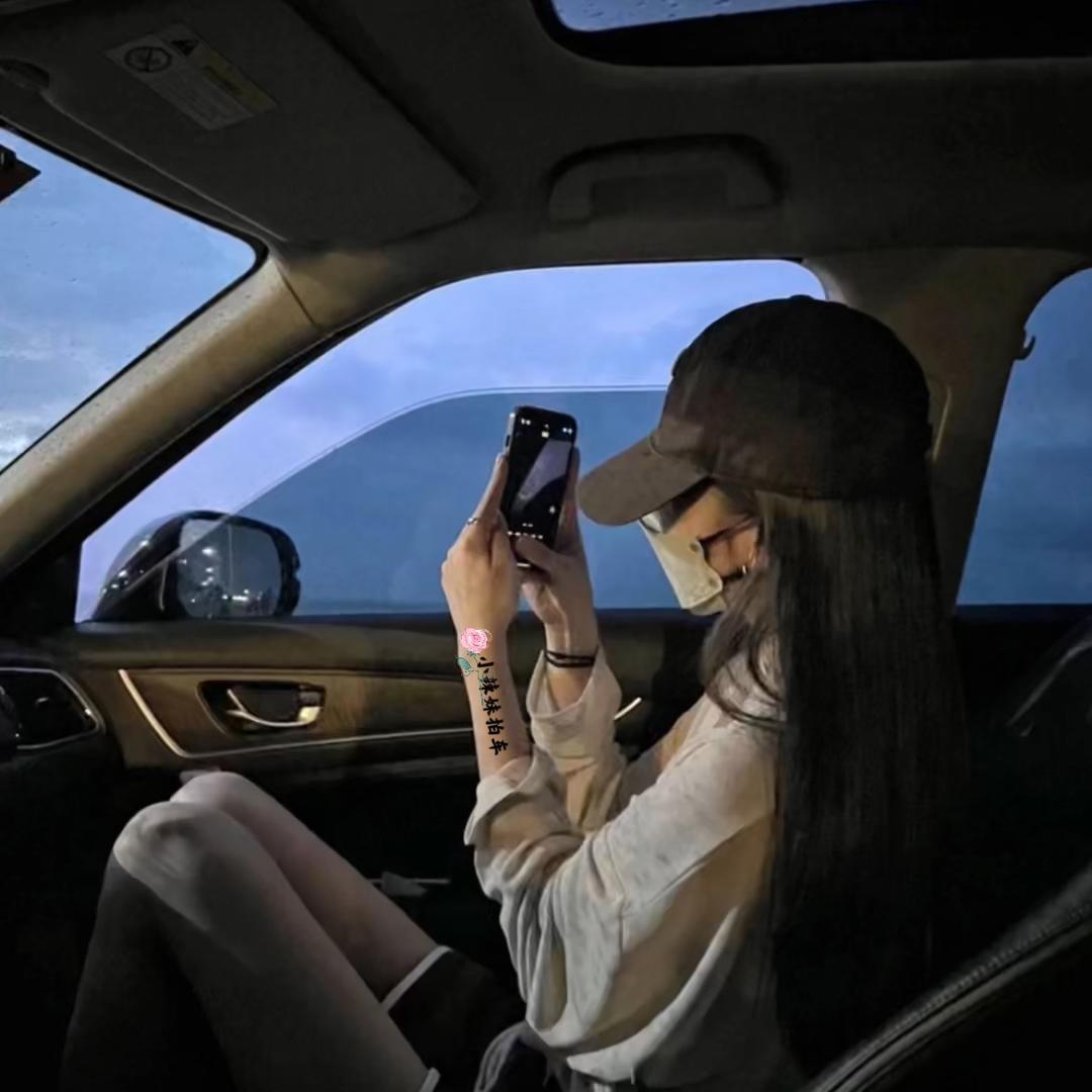 小辣妹拍车