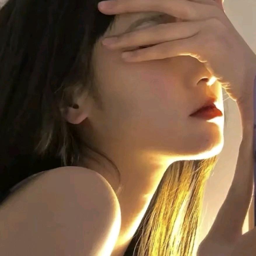 小张会脸红.