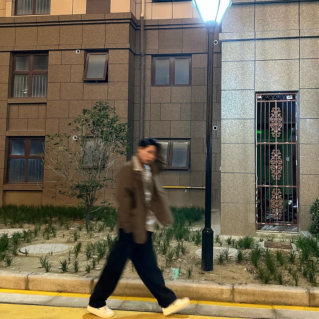 爱恋八旬老太被拒后.夜晚含泪自己亲自结扎