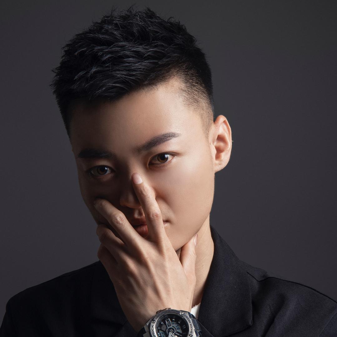 潜江刘钞减龄发型设计