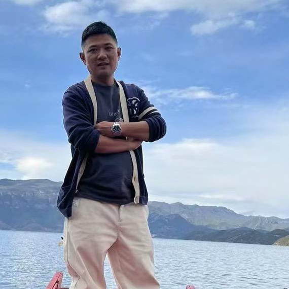 重庆正鑫驾校-何教练