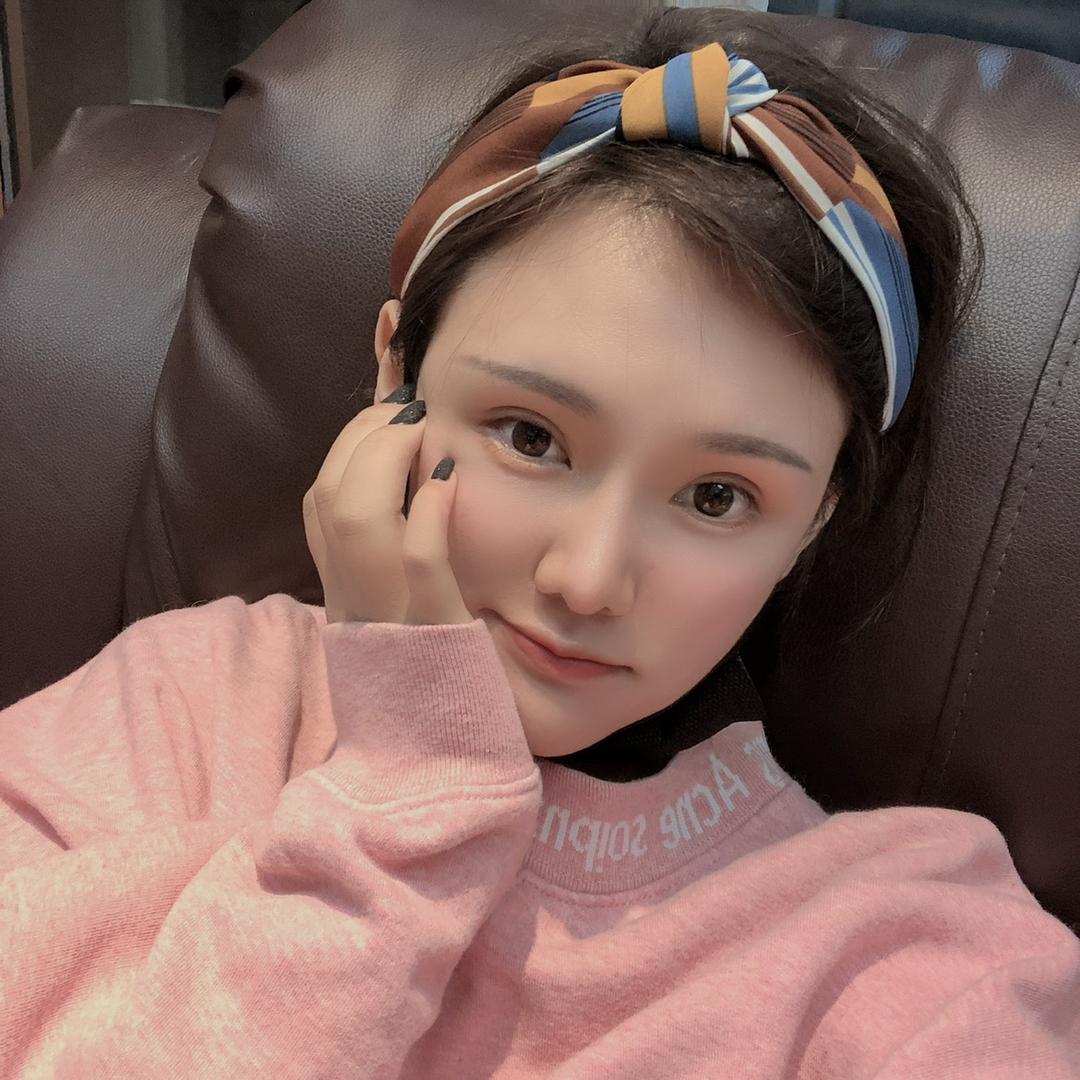 爱吃爱玩的李美美