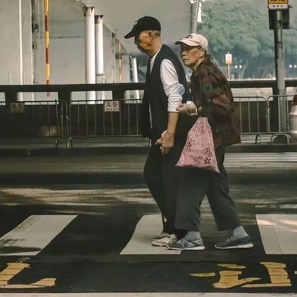 伤悲多米ఇ