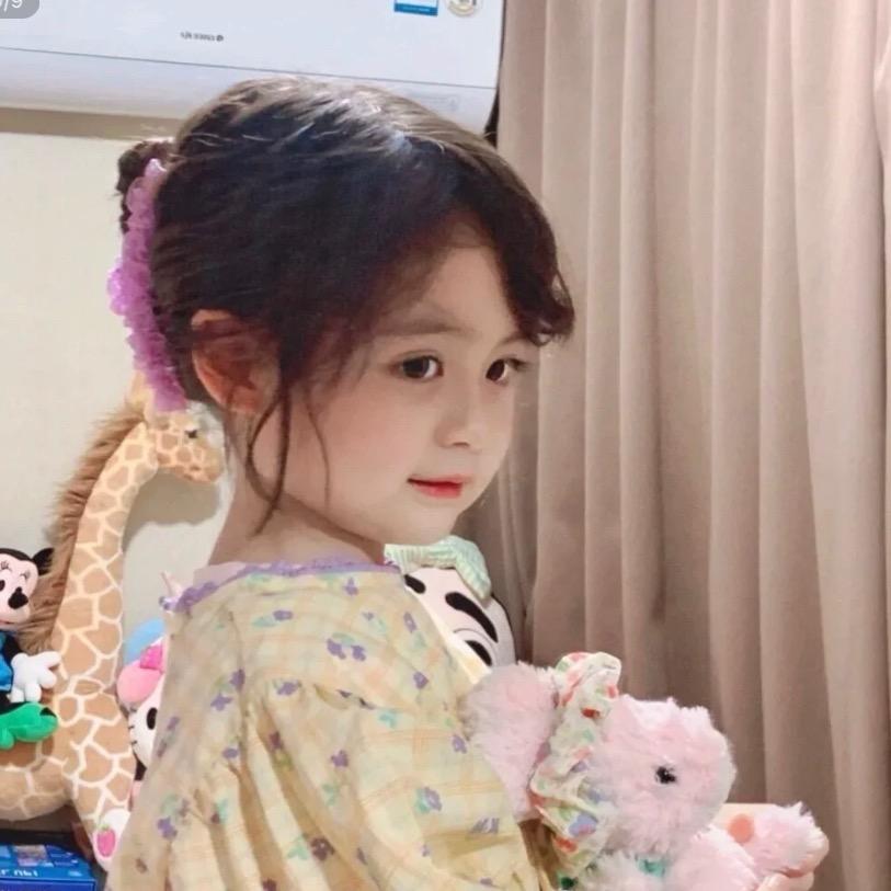 腼腆小美