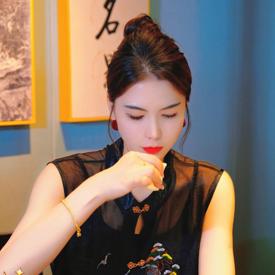 张玲👠