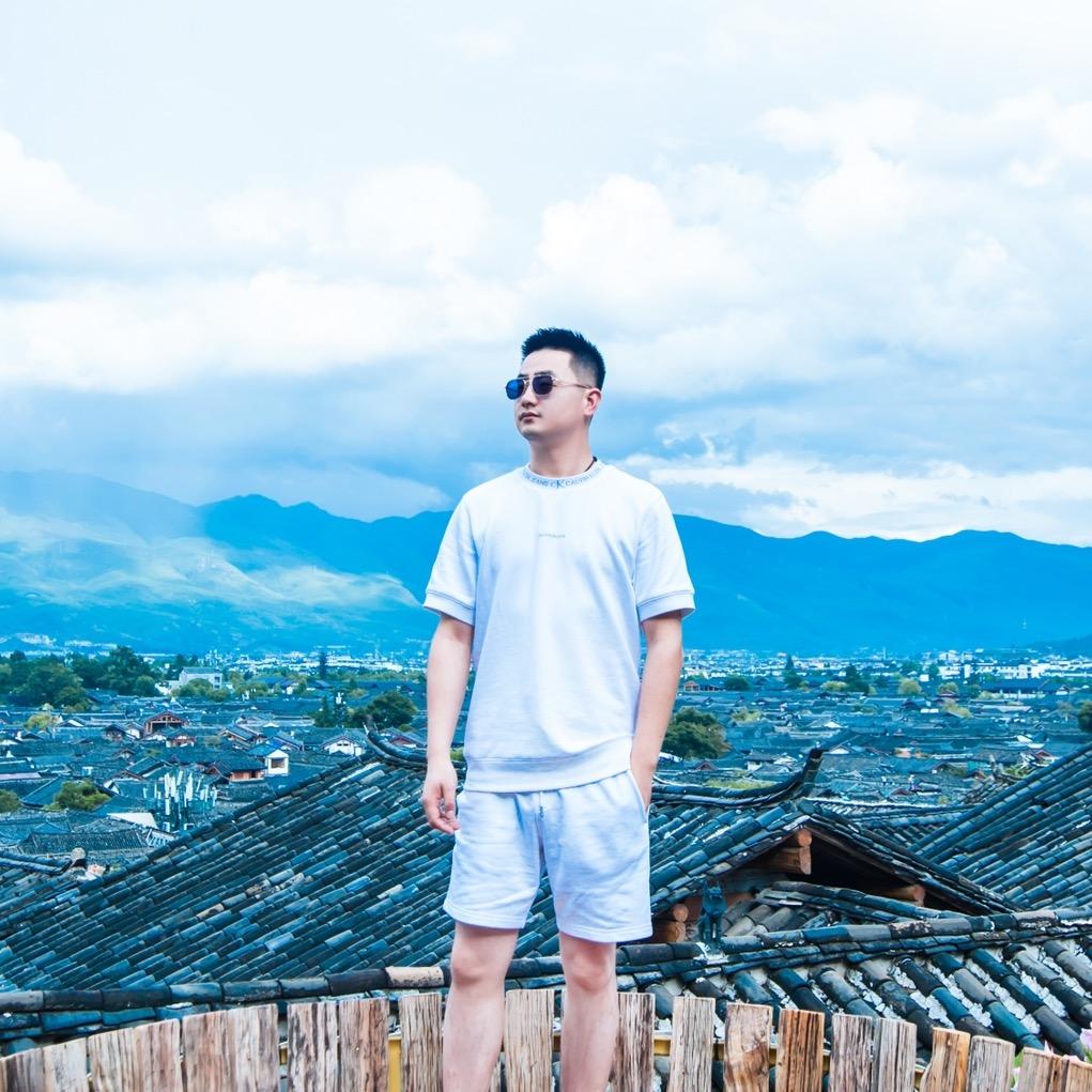 这个男人叫乔老板