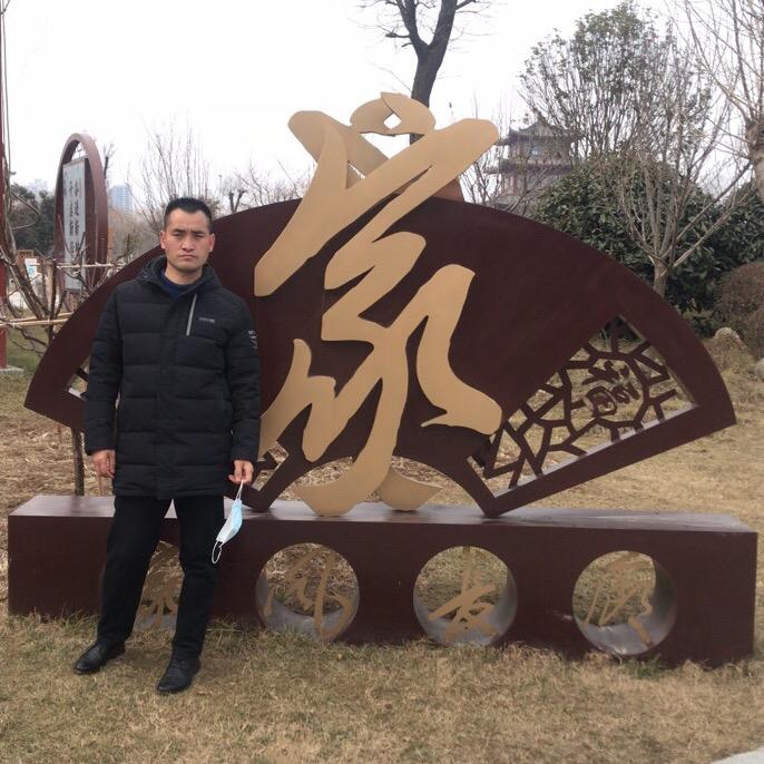 西安市，出租车司机。