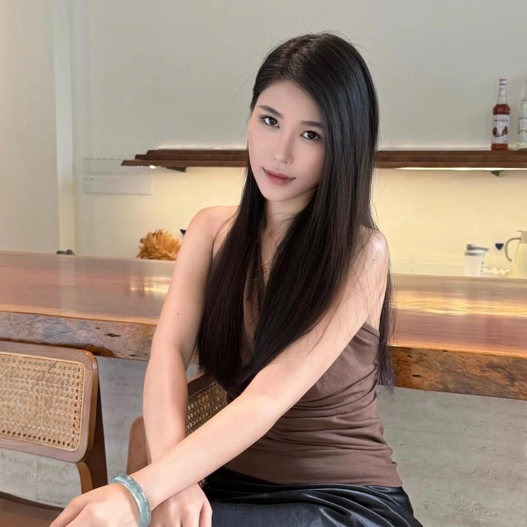 翡翠珠宝杨蕊菲