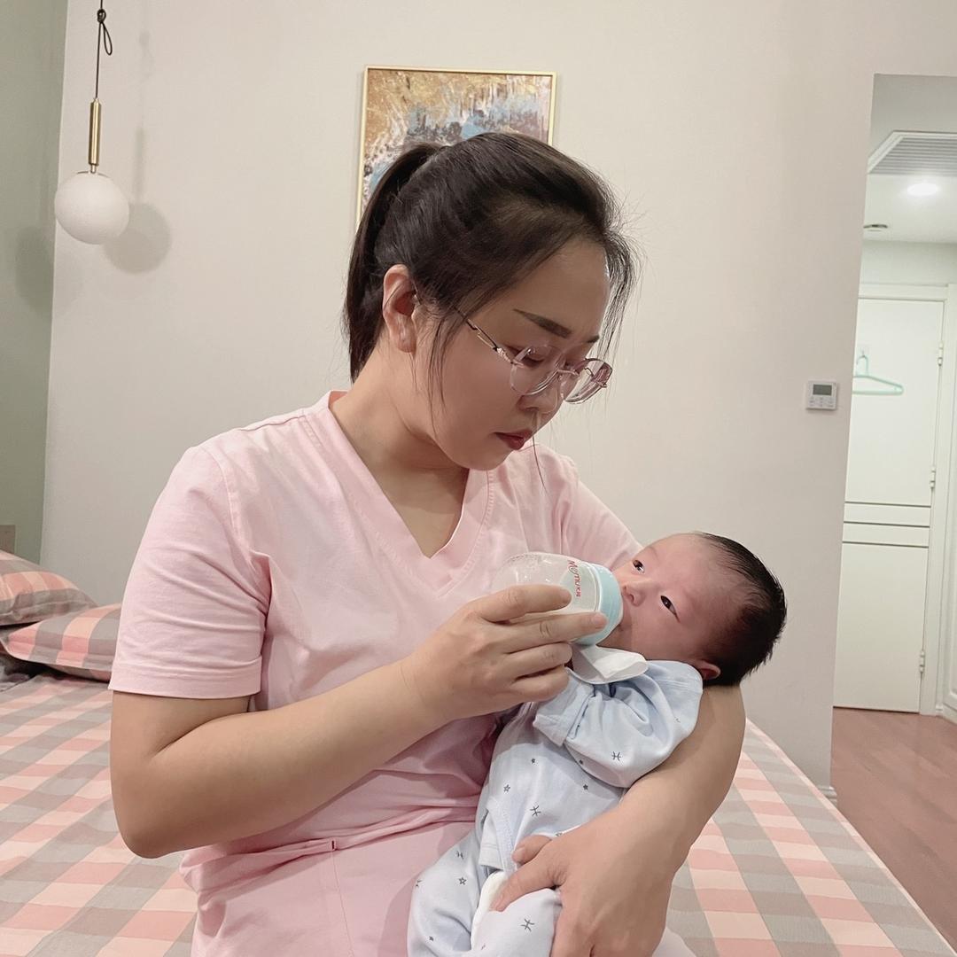 吕梁金牌月嫂