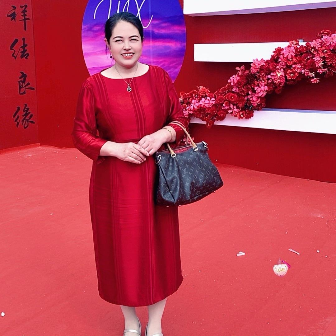 红木商姐三棵树