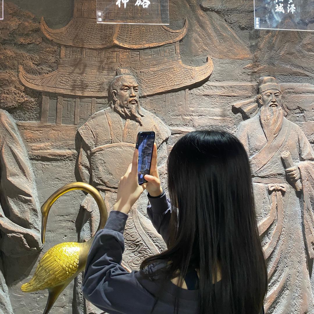 莫沫不一