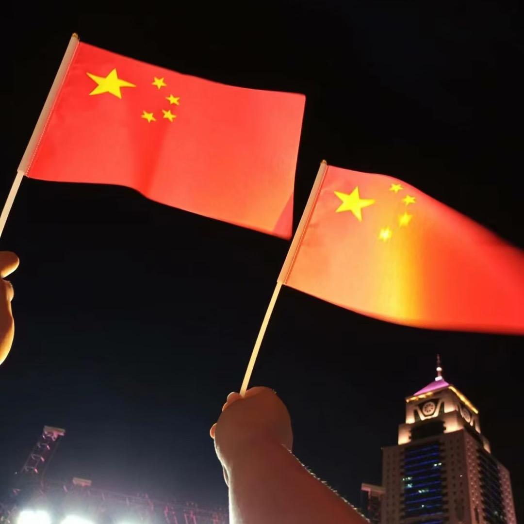 清风徐来🉐满心欢喜