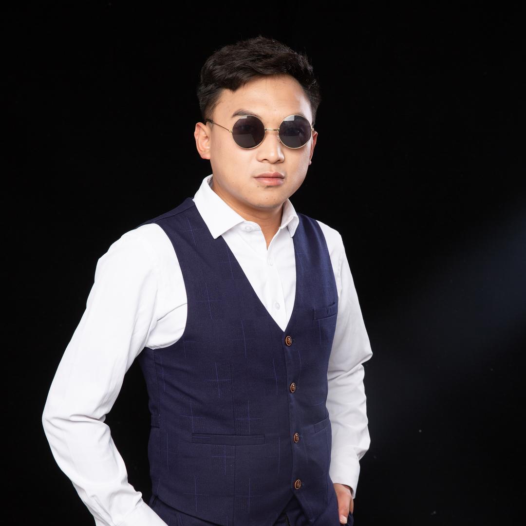 坤少、霸道车库