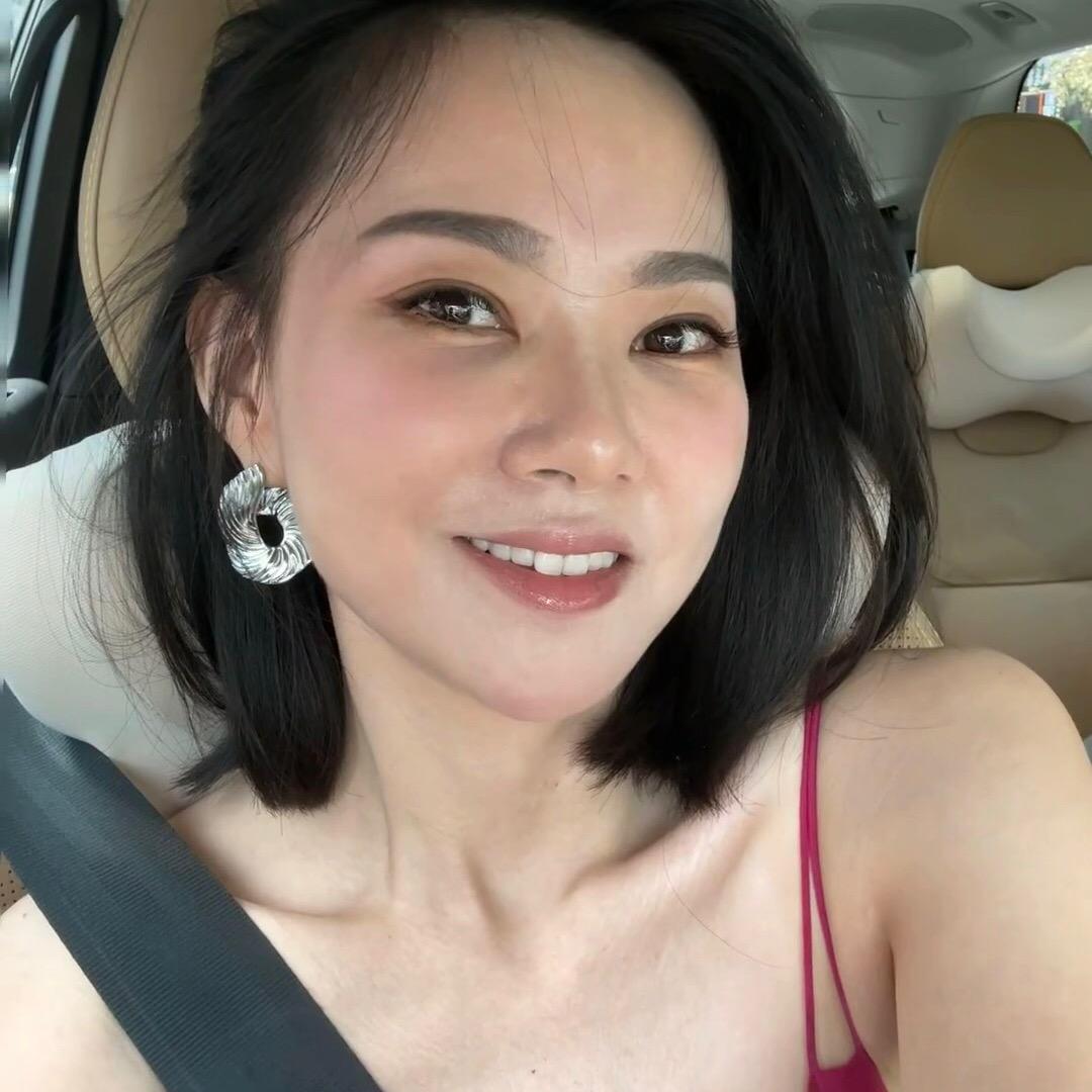 吖吖少妇吃不饱