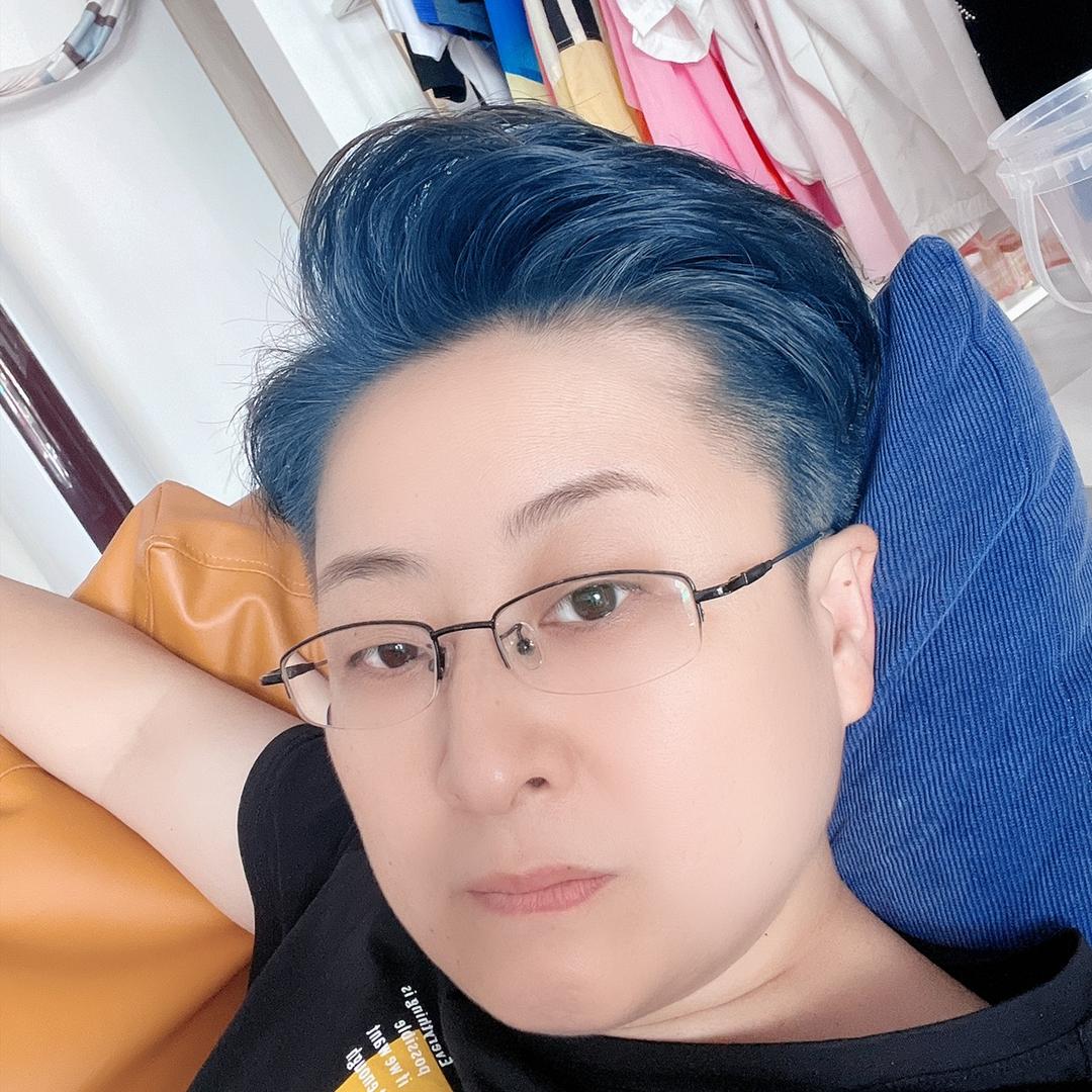 坚强的别名叫硬撑