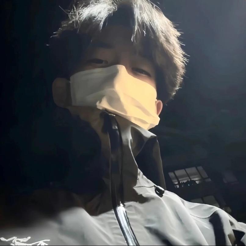 鬰