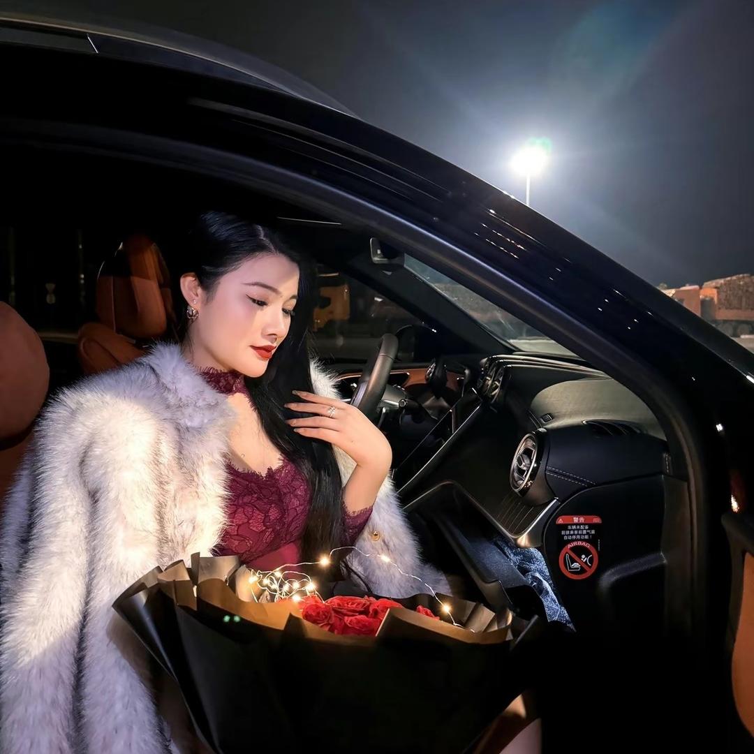 你是华姐呀。